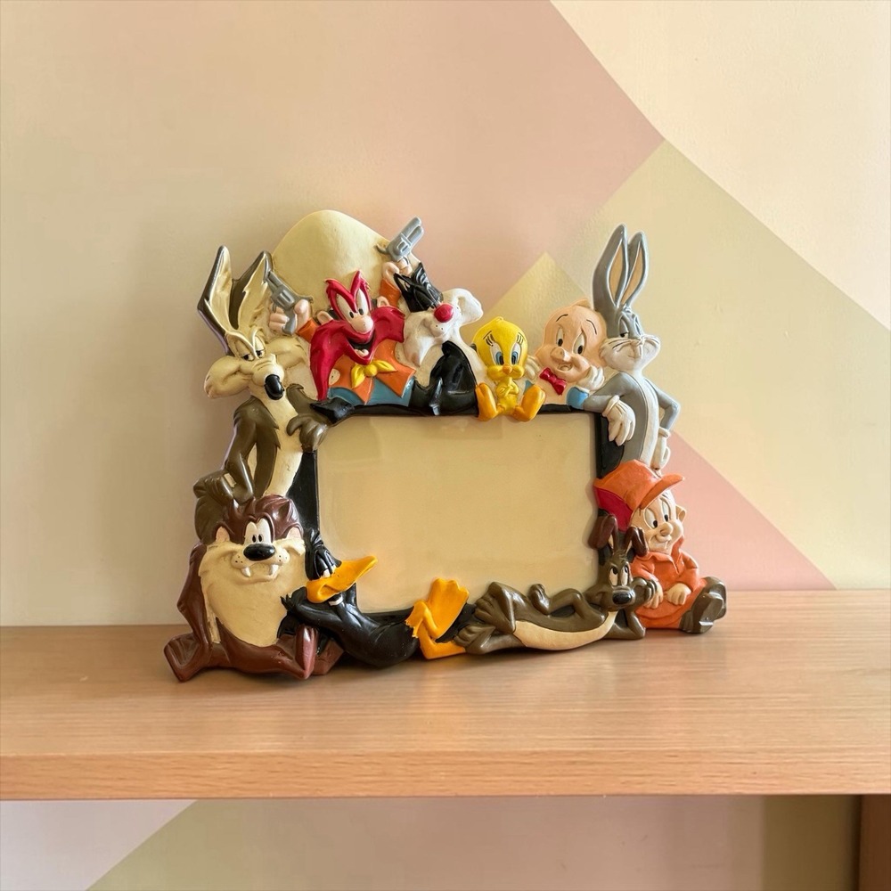 Vintage 1990's Warner Bros Looney Tunes Group Resin Picture Frame Bugs Daffy Taz